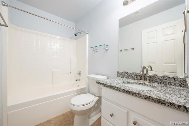 28139 Carlton Way Drive, Novi, MI 48377