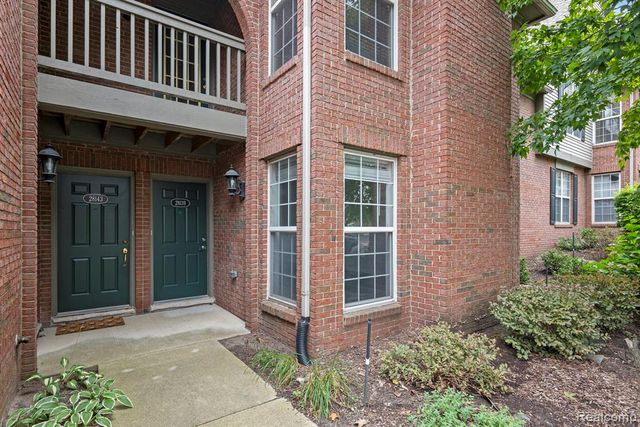 28139 Carlton Way Drive, Novi, MI 48377