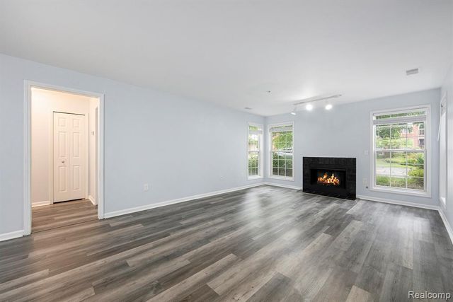 28139 Carlton Way Drive, Novi, MI 48377