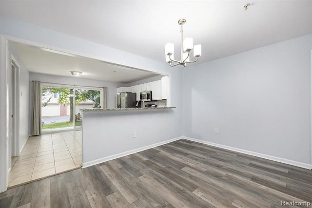 28139 Carlton Way Drive, Novi, MI 48377