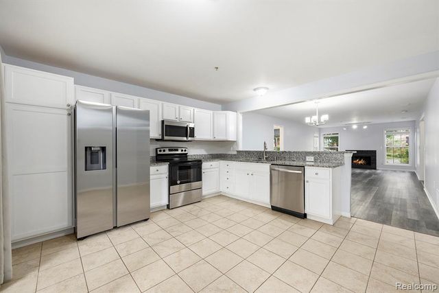 28139 Carlton Way Drive, Novi, MI 48377