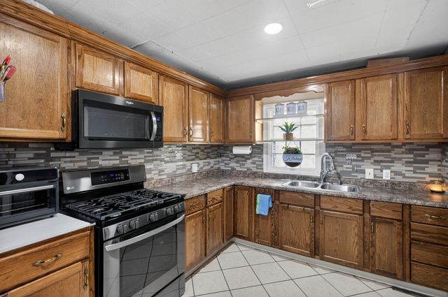 1847 N Market St, Wichita, KS 67214