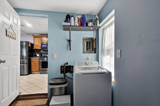 1847 N Market St, Wichita, KS 67214