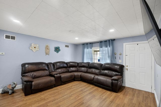 1847 N Market St, Wichita, KS 67214