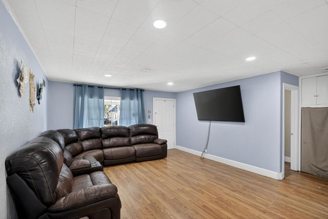 1847 N Market St, Wichita, KS 67214