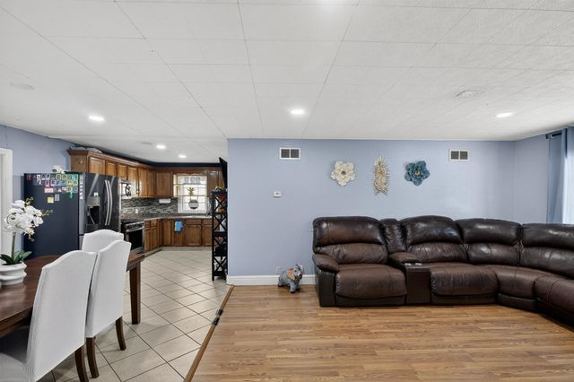 1847 N Market St, Wichita, KS 67214