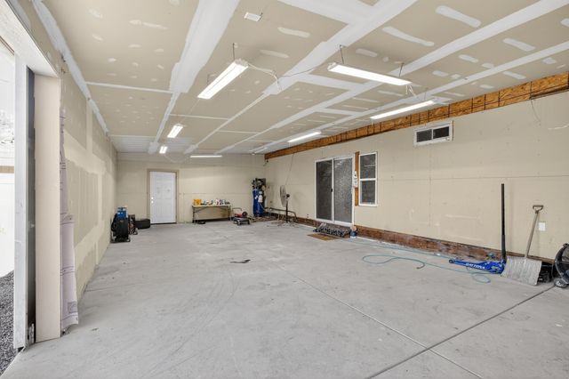 1847 N Market St, Wichita, KS 67214