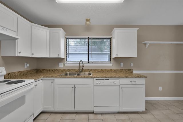 93 W High Oaks Circle, Spring, TX 77380