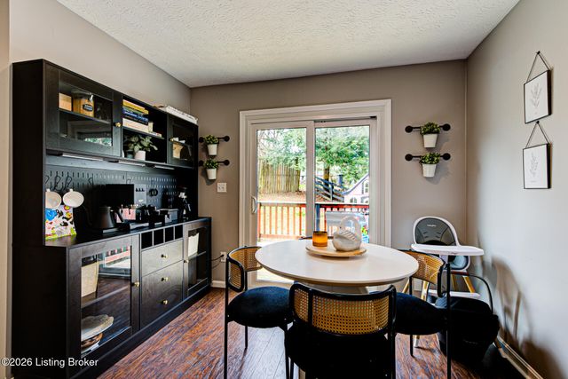 4710 Middlesex Dr, Louisville, KY 40245