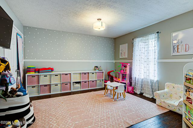 4710 Middlesex Dr, Louisville, KY 40245