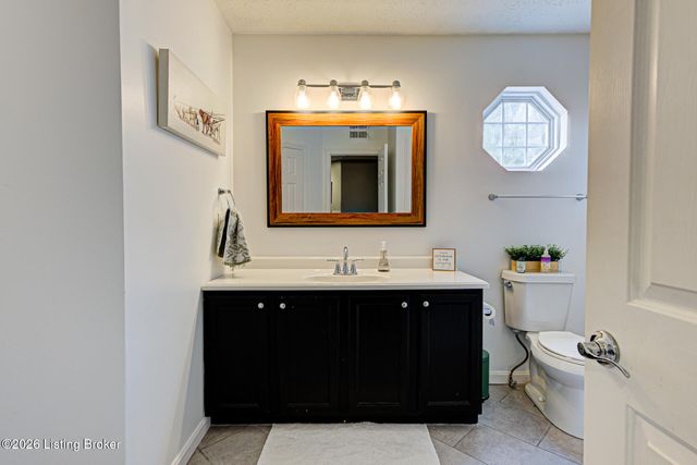 4710 Middlesex Dr, Louisville, KY 40245