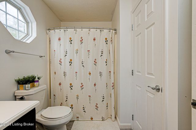 4710 Middlesex Dr, Louisville, KY 40245