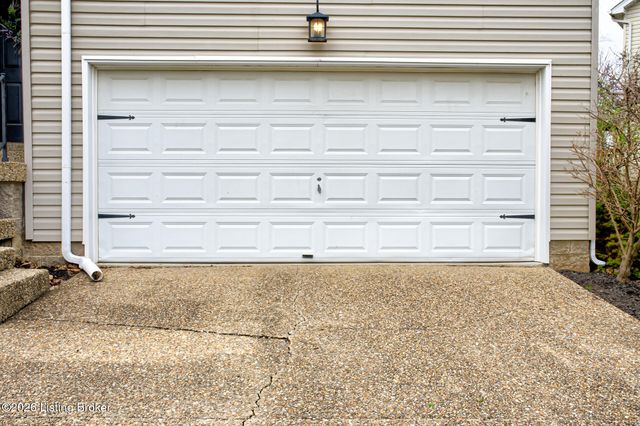 4710 Middlesex Dr, Louisville, KY 40245