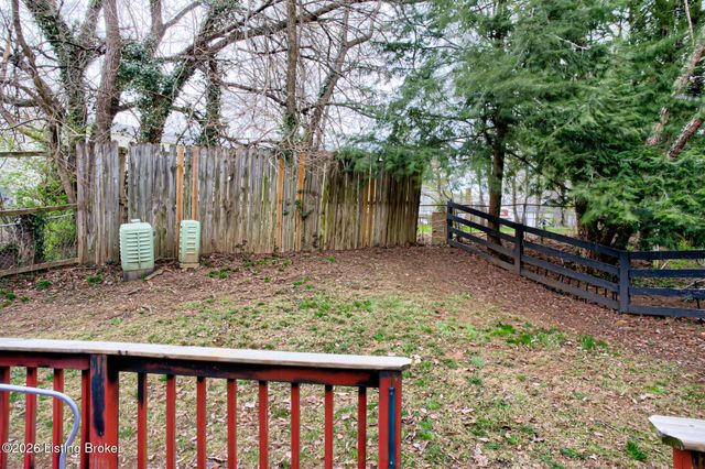 4710 Middlesex Dr, Louisville, KY 40245