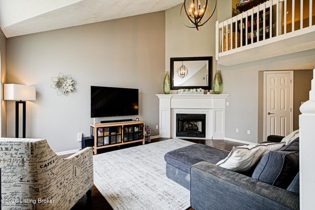 4710 Middlesex Dr, Louisville, KY 40245