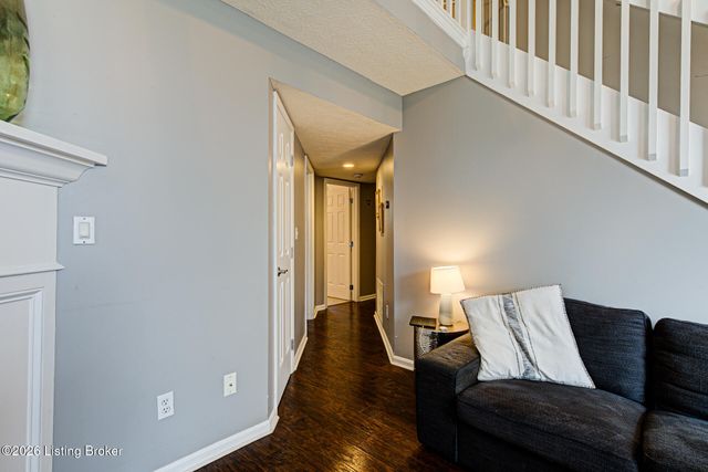 4710 Middlesex Dr, Louisville, KY 40245