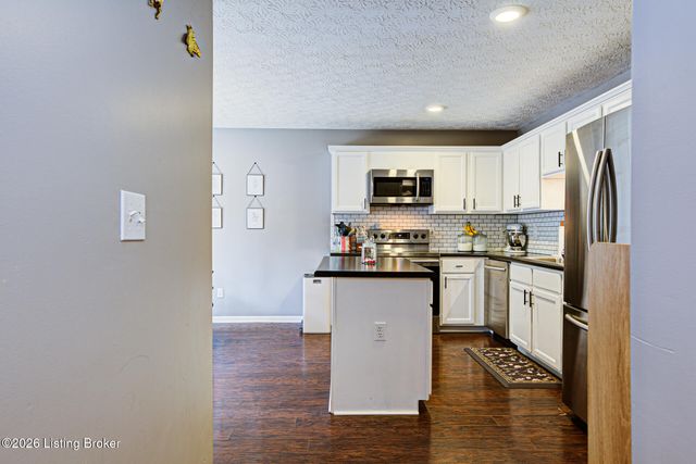 4710 Middlesex Dr, Louisville, KY 40245