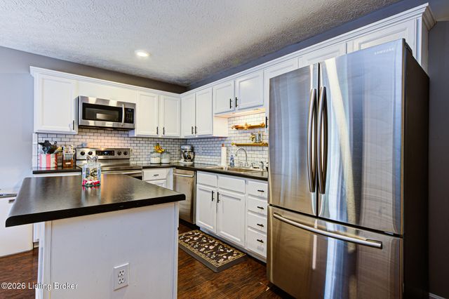 4710 Middlesex Dr, Louisville, KY 40245