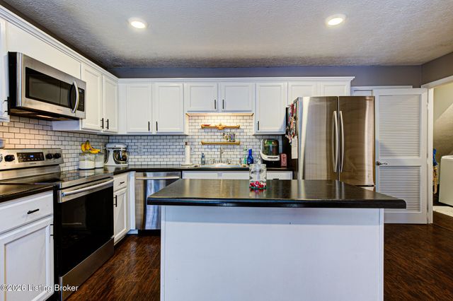 4710 Middlesex Dr, Louisville, KY 40245