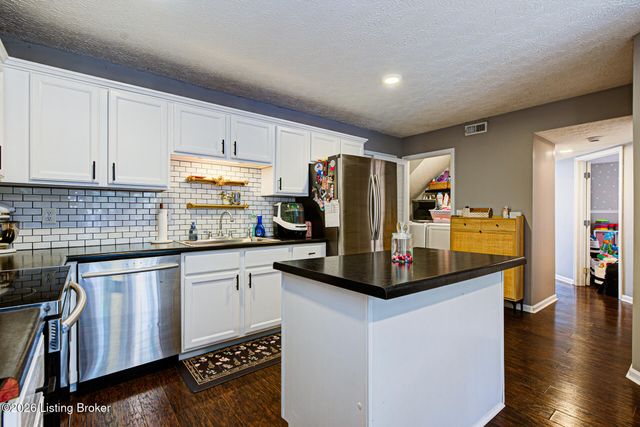 4710 Middlesex Dr, Louisville, KY 40245