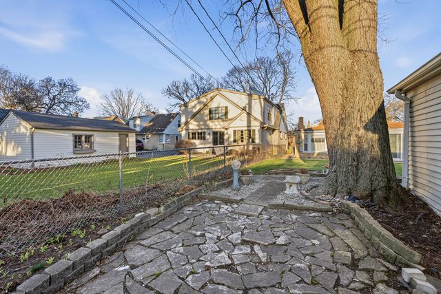 1010 W Elm Street, Arlington Heights, IL 60004