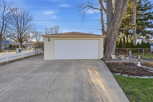 1010 W Elm Street, Arlington Heights, IL 60004