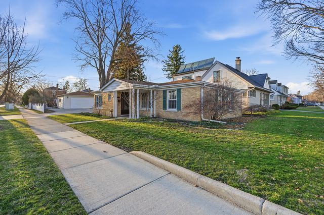 1010 W Elm Street, Arlington Heights, IL 60004