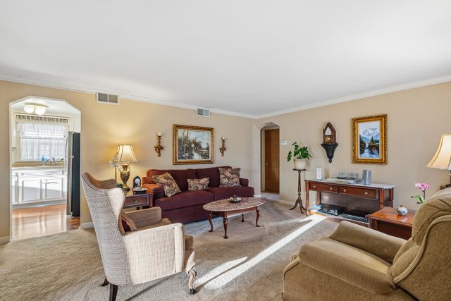 1010 W Elm Street, Arlington Heights, IL 60004