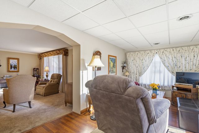 1010 W Elm Street, Arlington Heights, IL 60004