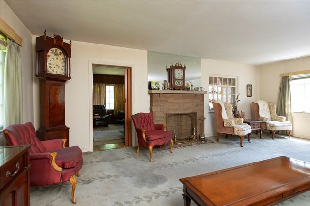 136 Colson Dr, Pleasant Hills, PA 15236