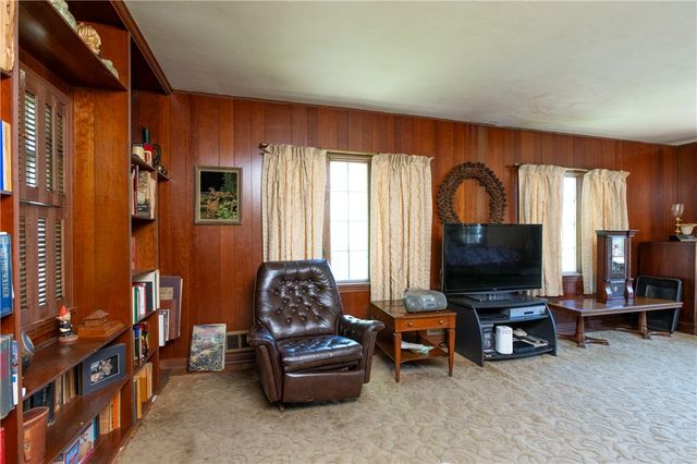 136 Colson Dr, Pleasant Hills, PA 15236