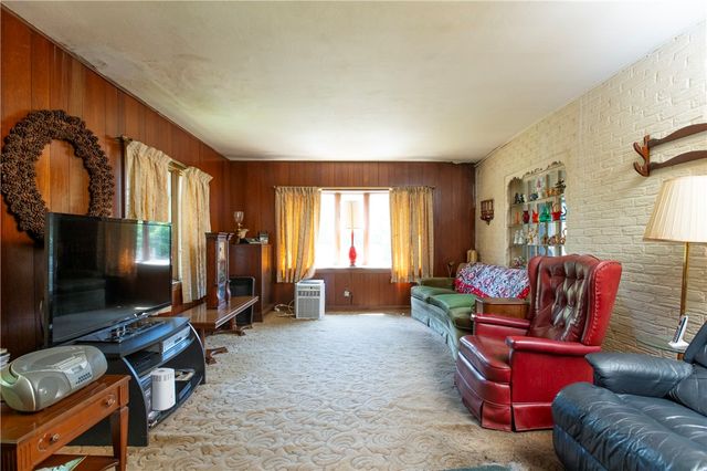 136 Colson Dr, Pleasant Hills, PA 15236
