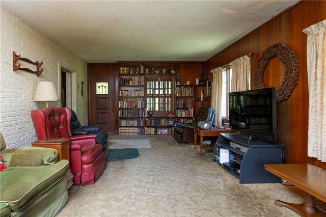 136 Colson Dr, Pleasant Hills, PA 15236
