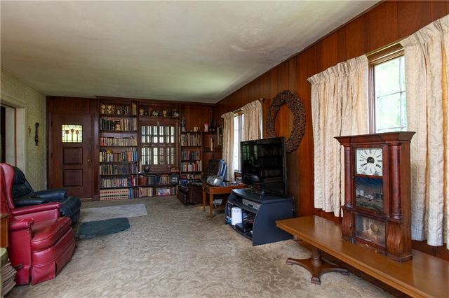 136 Colson Dr, Pleasant Hills, PA 15236