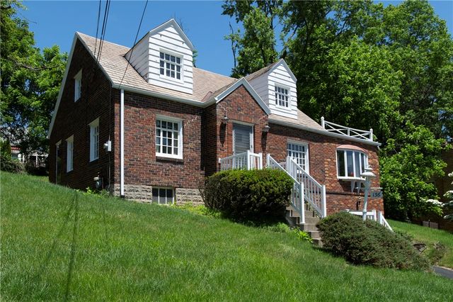 136 Colson Dr, Pleasant Hills, PA 15236
