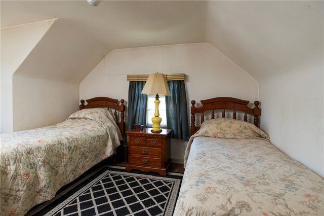 136 Colson Dr, Pleasant Hills, PA 15236