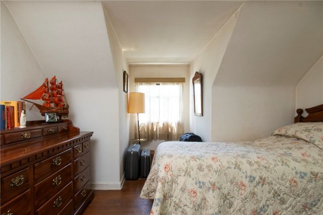 136 Colson Dr, Pleasant Hills, PA 15236