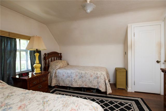 136 Colson Dr, Pleasant Hills, PA 15236