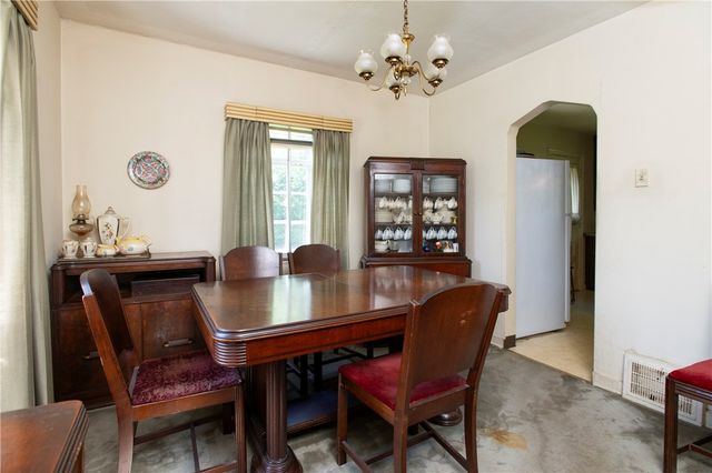 136 Colson Dr, Pleasant Hills, PA 15236