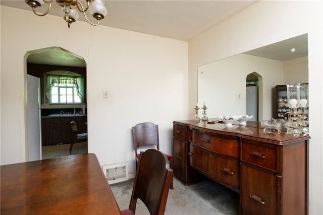 136 Colson Dr, Pleasant Hills, PA 15236