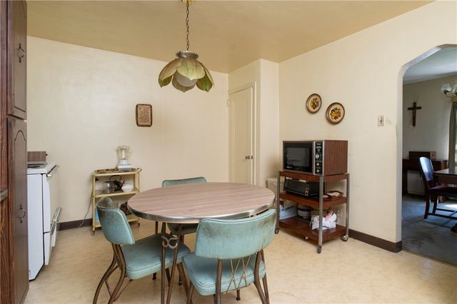 136 Colson Dr, Pleasant Hills, PA 15236