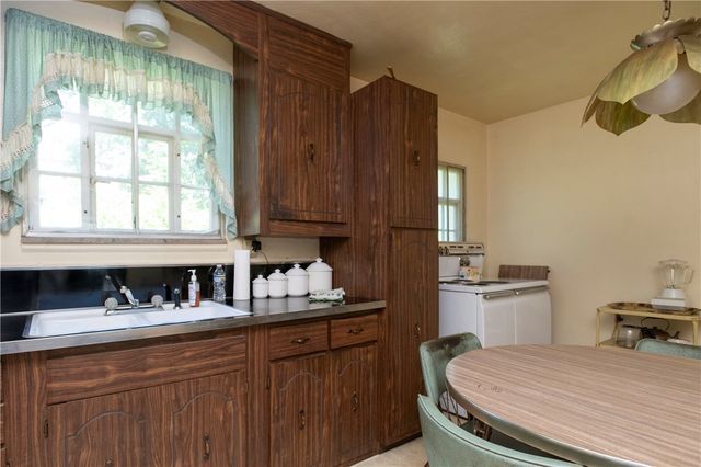136 Colson Dr, Pleasant Hills, PA 15236