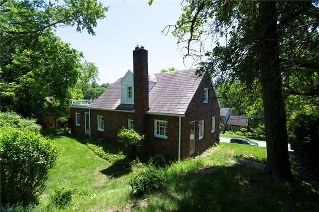 136 Colson Dr, Pleasant Hills, PA 15236