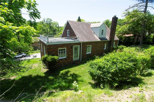136 Colson Dr, Pleasant Hills, PA 15236
