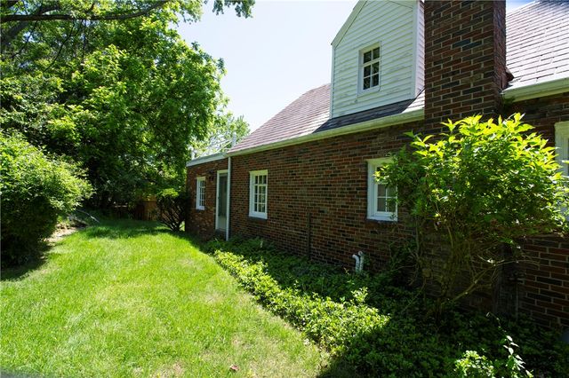 136 Colson Dr, Pleasant Hills, PA 15236