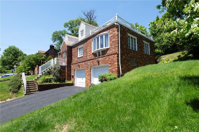 136 Colson Dr, Pleasant Hills, PA 15236