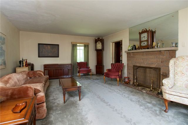 136 Colson Dr, Pleasant Hills, PA 15236