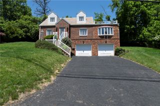 136 Colson Dr, Pleasant Hills, PA 15236