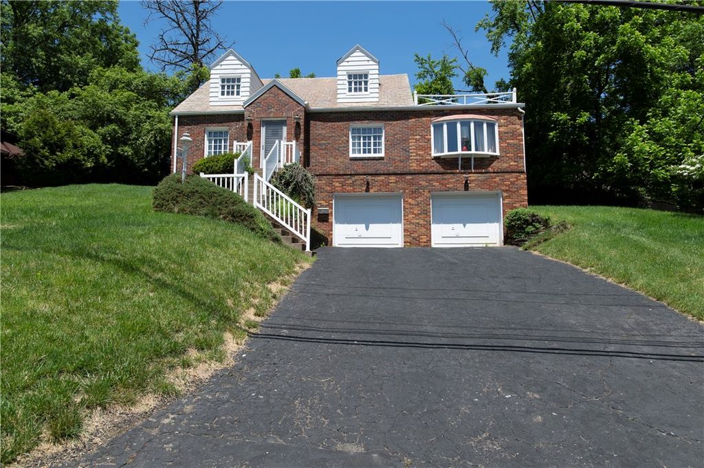 136 Colson Dr, Pleasant Hills, PA 15236