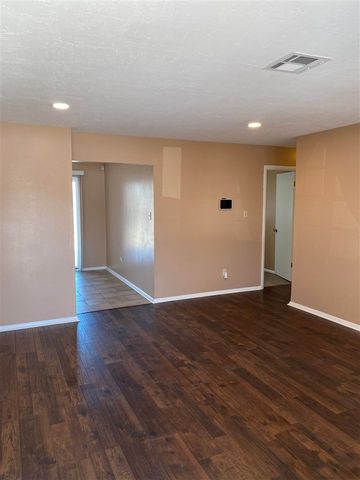 4607 NW Lincoln Ave, Lawton, OK 73505